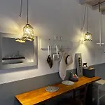 Astra Serifos Lejlighed *